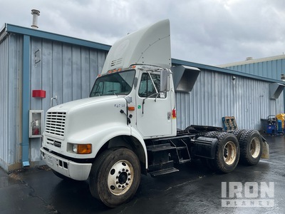2001 International 8100 6x4 Ciągnik siodłowy T/A z kabiną dzienną