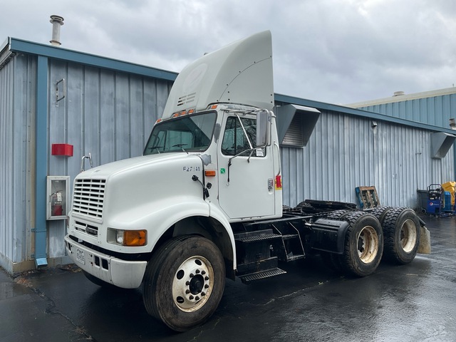 2001 International 8100 6x4 T/A Day Cab Truck Tractor (Inoperable)