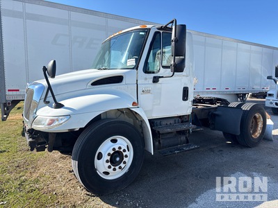 2003 International 4400 4x2 Cabeza Tractora Cabina Corta