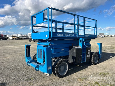 2017 Genie GS4390RT 4x4 Diesel シザーリフト