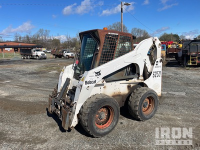 2000 Bobcat S250 Two-Speed を見 Skid-Steer Loader