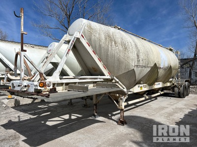 1983 Fruehauf F2J1000 1000 cft T/A Pneumatic Bulk Trailer