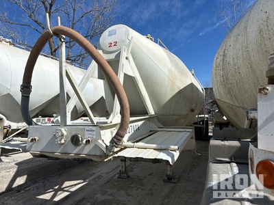 1974 Fruehauf HEBF2J1 870 cft T/A Pneumatic Bulk Trailer