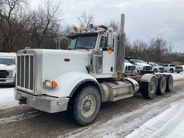 2014 Peterbilt 367 8x4 Heavy Haul Tri/A Day Cab Truck Tractor 2014 Peterbilt 367 8x4 Heavy Haul Tri/A Day Cab Truck Tractor