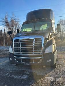 2016 Freightliner Cascadia S/A Day Cab Truck Tractor