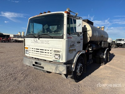 1994 Etnyre 2000 gal on 1995 Mack MS300P 4x2 Asphalt Distributor Truck