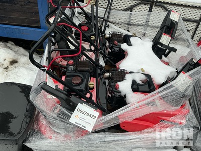 Quantity of (5) Simplicity Pallet of 4 Paddle Blowers 1 ft 6 in Souffleuse à neige