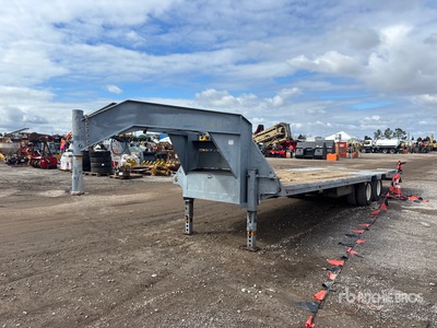 2005 Load Max 30 ft T/A Gooseneck Equipment Trailer