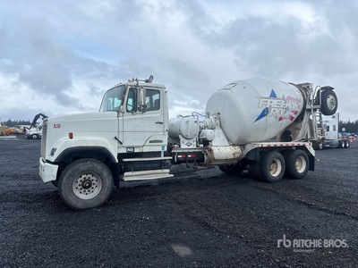 1990 Freightliner FLC112 8x4 Mixer Truck
