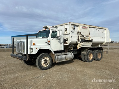 1993 International 2654 6x4 Feed Truck
