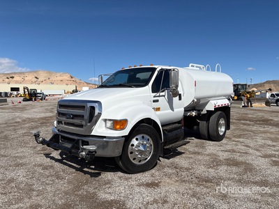 2005 Ford F-650 Super duty 2000 gal 4x2 شاحنة مياه