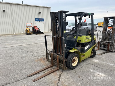 2007 Clark C25L Pneumatic Tire Montacargas