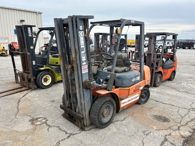 Heli CPYD25-TY5 4600 lb Pneumatic Tire Montacargas