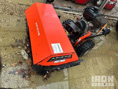 Ariens 926075 Zelfrijdende bezem (Inoperable)