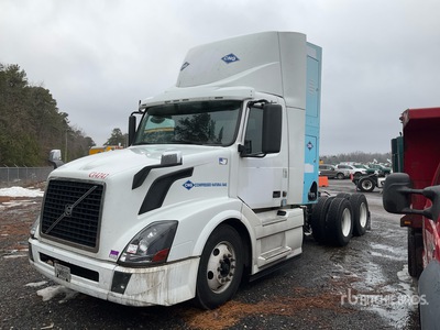 2016 Volvo VNL300 CNG 6x4 Ciągnik siodłowy T/A z kabiną dzienną