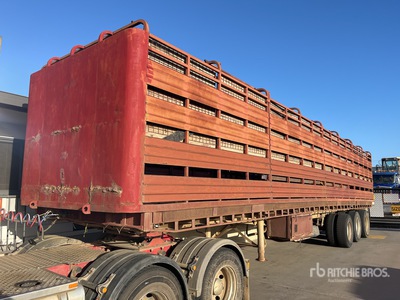 1988 Freighter Tri/A Livestock Trailer