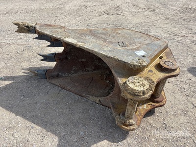 Rockland 30 in V-Ditching Excavator Bucket - Fits Cat 320