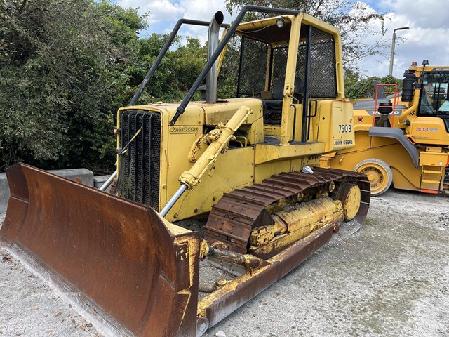 1986 John Deere 750B Crawler Dozer (Inoperable)