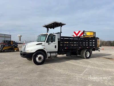 2014 International 4300 4x2 Attenuator Truck