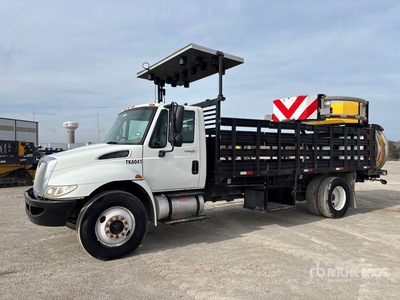2014 International 4300 4x2 Camión atenuador