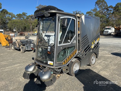 Tennant Green Machine 525 كانسة شوارع