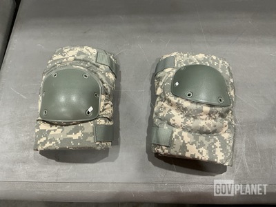 (51) Pairs of Knee Pads