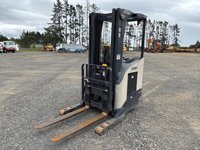 Crown RR522535 Electric Forklift