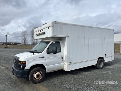 2010 Ford Econoline E-450 4x2 Van Truck