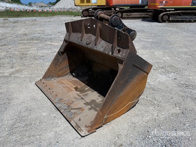 2018 TE 1800 mm Q/C Hydraulic Tilting Excavator Bucket - Fits Hitachi ZX210-LC