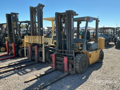 1990 Komatsu FG40ZT-4 6940 lb Pneumatic Tire Carrelli Elevatori