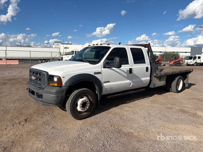 2006 Ford F-450 4x2 Crew Cab Ciężarówka z płaską platformą