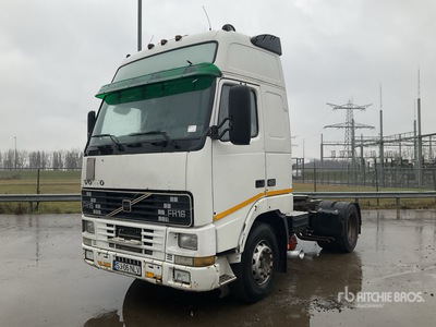 2002 Volvo FH16 4x2 S/A Sleeper Truck Tractor