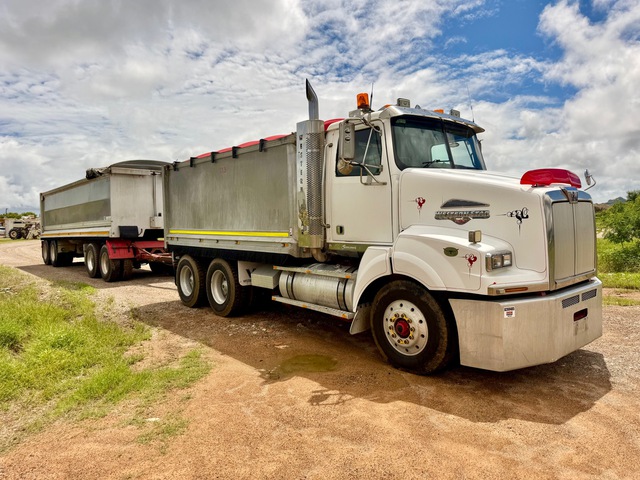 2011 Western Star 4800 6x4 & 2012 Tefco 8.1 m Quad Dog Tipping Combination