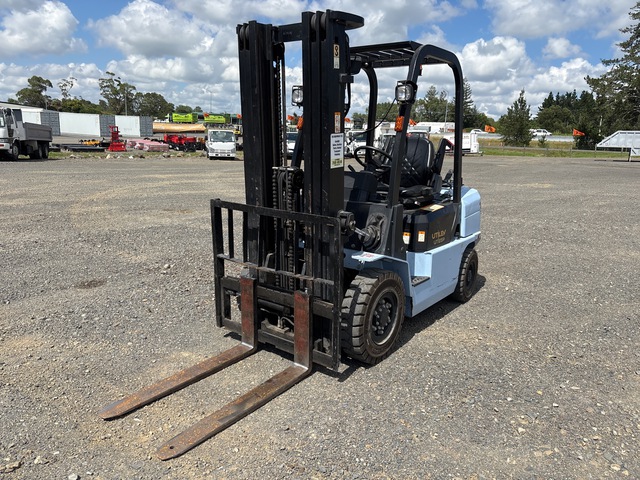 2017 Utilev UT25P Forklift