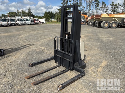 Crown 20MT 905 kg Electric Forklift