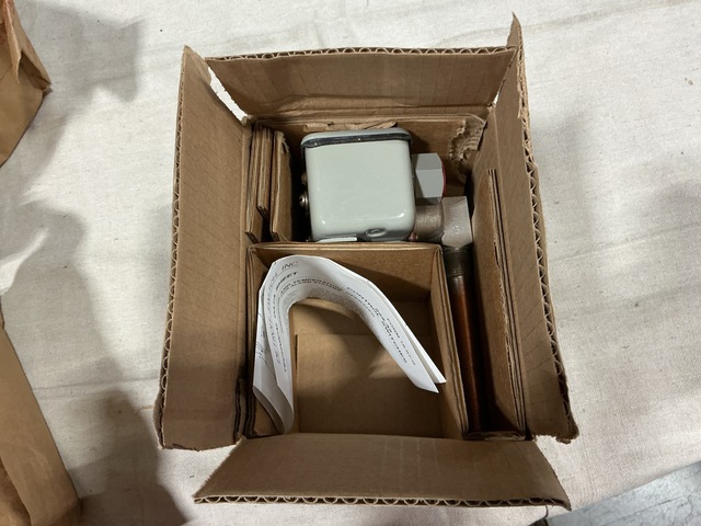 (4) Detroit Switch 222-32 NH2 Thermostatic Switches