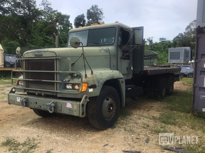2010 Freightliner M915A3 6x4 Flatbed Truck