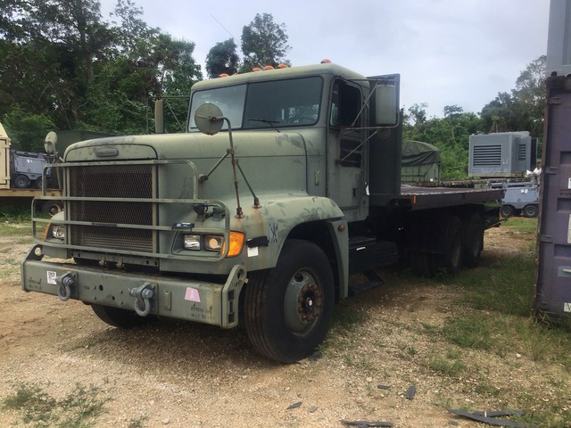 2010 Freightliner M915A3 6x4 Flatbed Truck