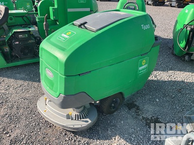 2019 Tennant T600E Walk-Behind Limpiadora de Pisos / Floor Scrubber