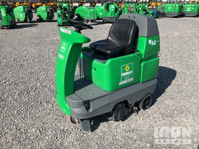 2019 Tennant R14 Floor Scrubber