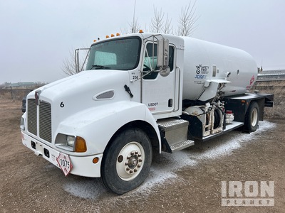 2003 Kenworth T300 3200 gal 4x2 Tanker Truck
