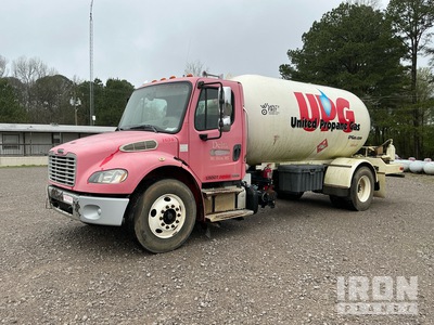 2012 Freightliner M2 106 3000 gal 4x2 Camión-cisterna