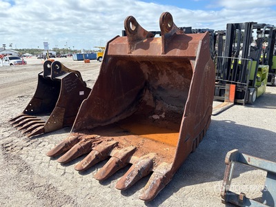 72 in Digging Excavator Bucket