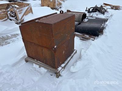 2 ft x 28 in Tool Box