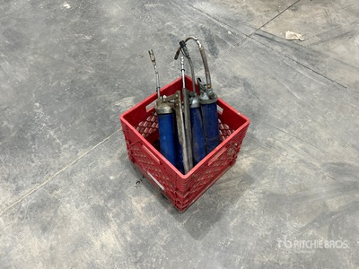 Quantity of (4) Lincoln Grease Guns Divers