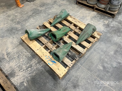 Quantity of (5) Esco U-60 Teeth