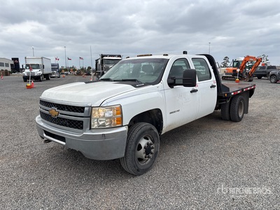 2011 Chevrolet Silverado 3500HD 4x4 Crew Cab Flatbed Truck