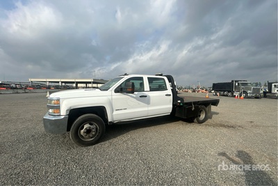 2015 Chevrolet Silverado 3500HD 4x2 Crew Cab Flatbed Truck
