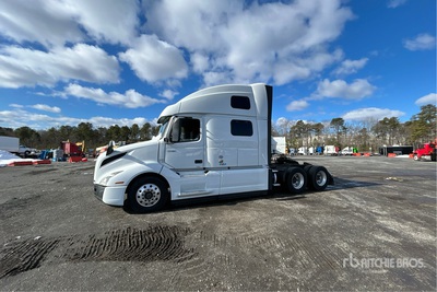 2019 Volvo VNL860 6x4 T/A Sleeper Truck Tractor