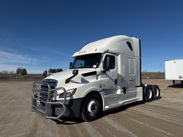 2018 Freightliner Cascadia 126 6x4 T/A Sleeper Truck Tractor